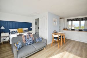 Studio space- click for photo gallery